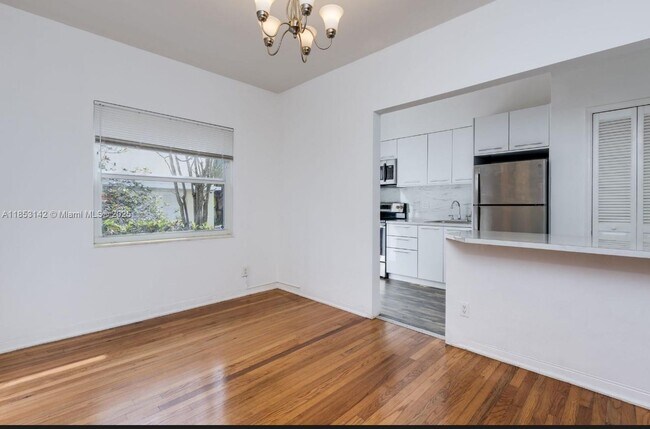 Building Photo - 723 NE 91st St