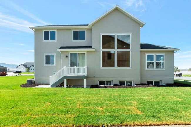 Building Photo - SPECTACULAR VIRTUALLY NEW HOME IN SOUGHT A...