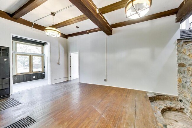 Building Photo - 7361 Claremont Ave