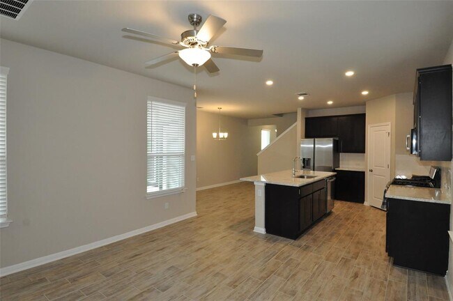 Building Photo - 1621 Bella Dr