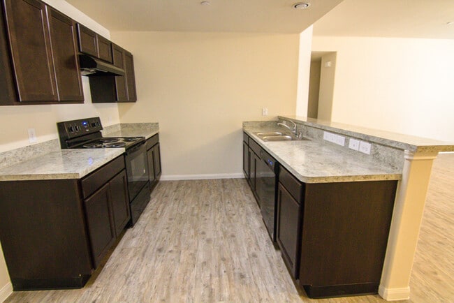 Building Photo - Oakwood Forest - 2028 Oakwood Forest Drive...