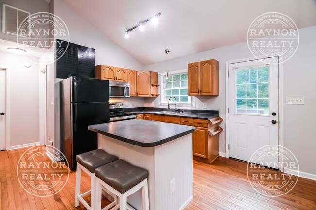 Building Photo - 210 Deer Run Dr