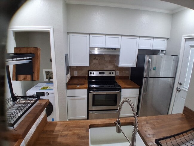 Building Photo - 3600 Jeanetta St