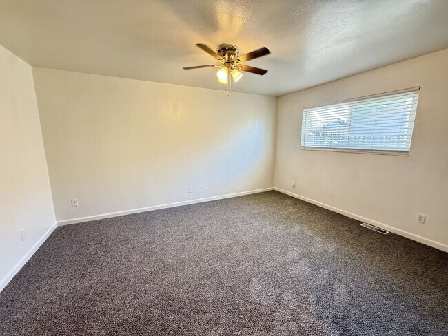 Building Photo - Comfortable 3 bedroom in convenient Hollister location