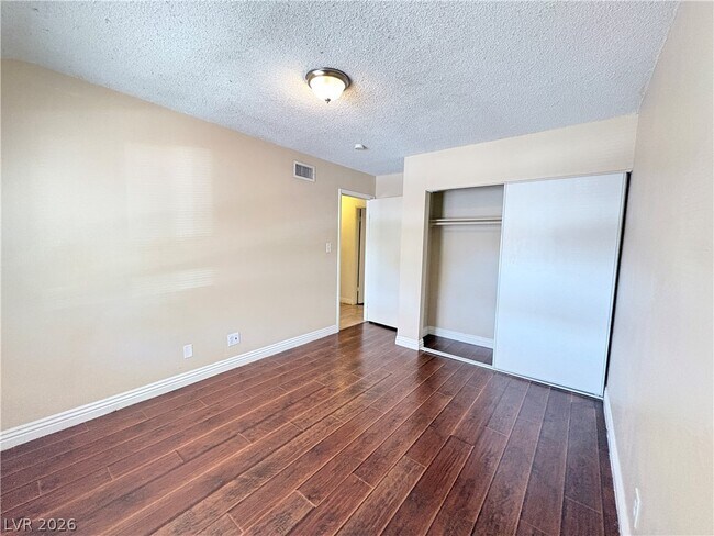 Building Photo - 1518 S Dawley St