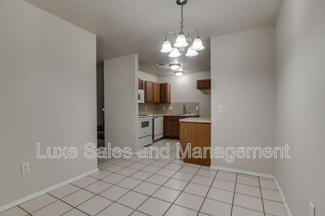 Building Photo - 1736 W Palm Pl