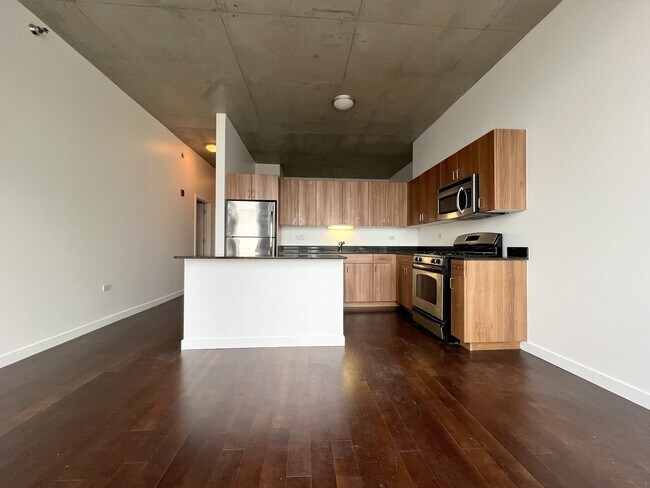 Building Photo - 235 W Van Buren St