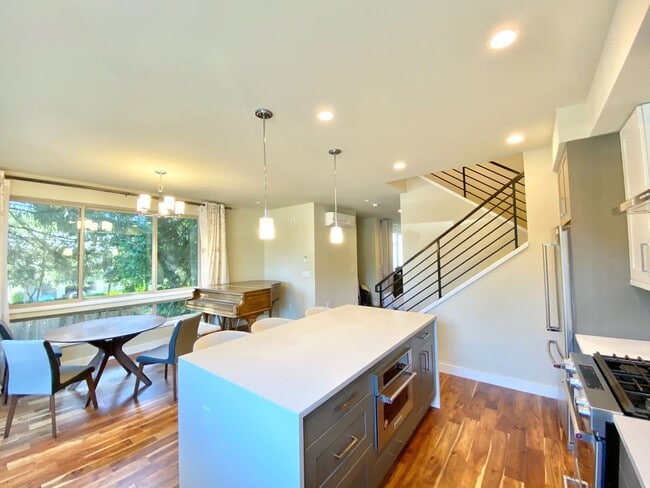 Building Photo - Built in 2017 – Stunning Modern Home for R...