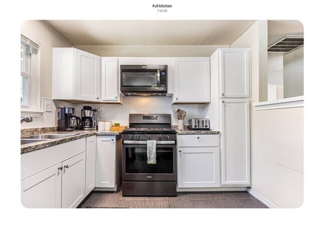 Building Photo - 1129 Poquito St