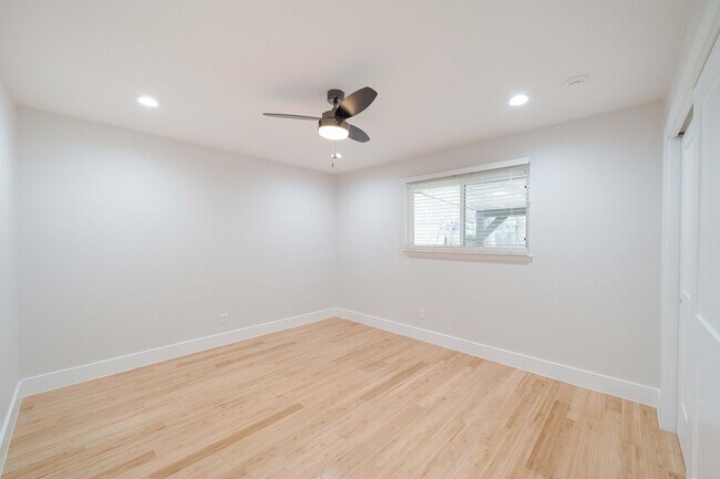 Building Photo - 2515 Berkett Dr