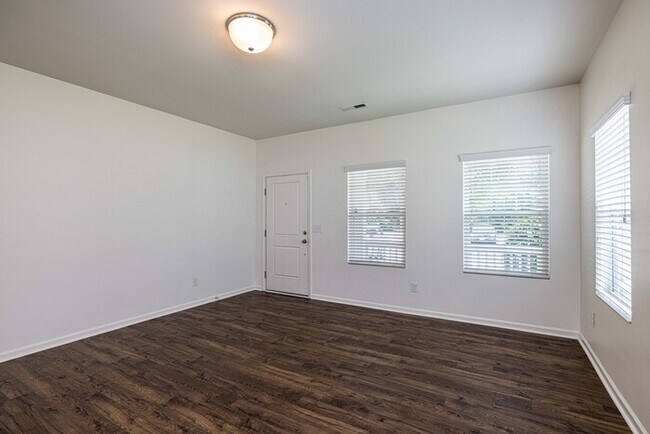 Building Photo - GREAT 2 Bedroom Townhome Regent Park - MOVE IN SPECIAL 1 MONTH FREE