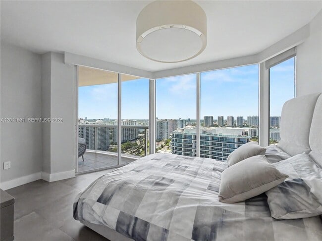 Building Photo - 17555 Collins Ave