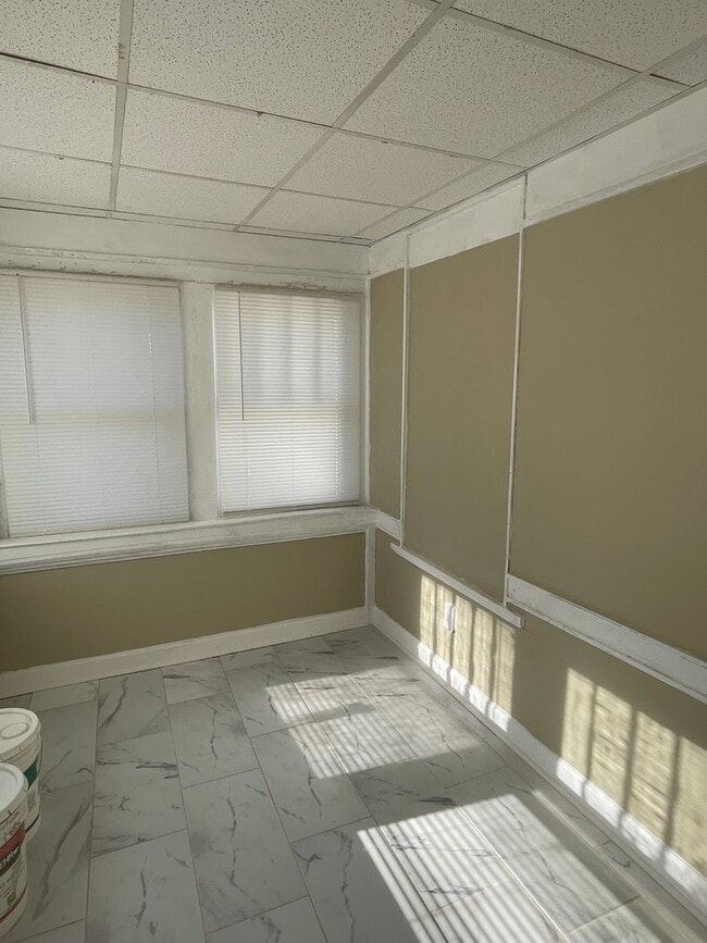 Building Photo - Newly Renovated Three Bedroom One Bath Upstairs Apartment