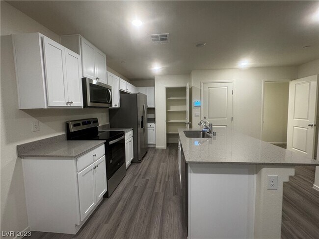 Building Photo - 9923 Florence Hills St