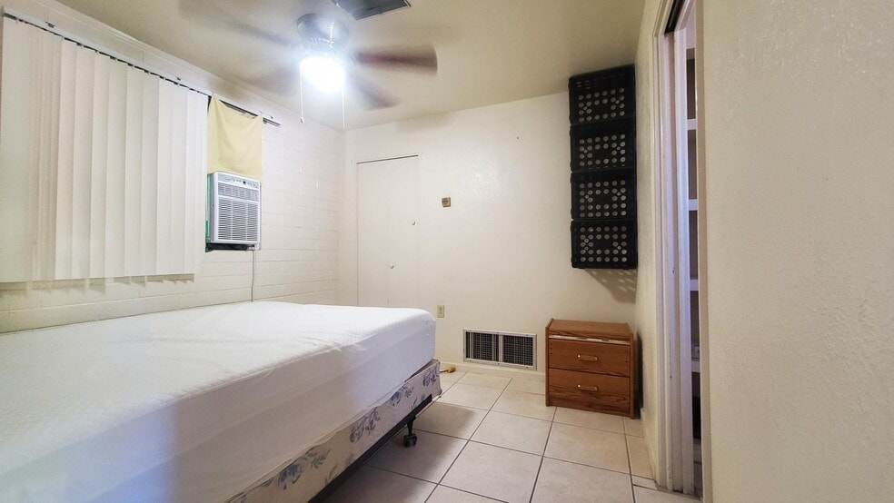 Building Photo - 822 W Rocalla Ave