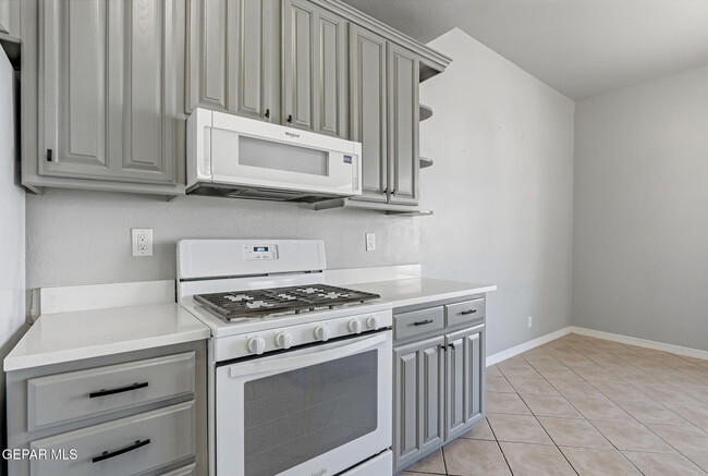 Building Photo - 4717 Excalibur Dr