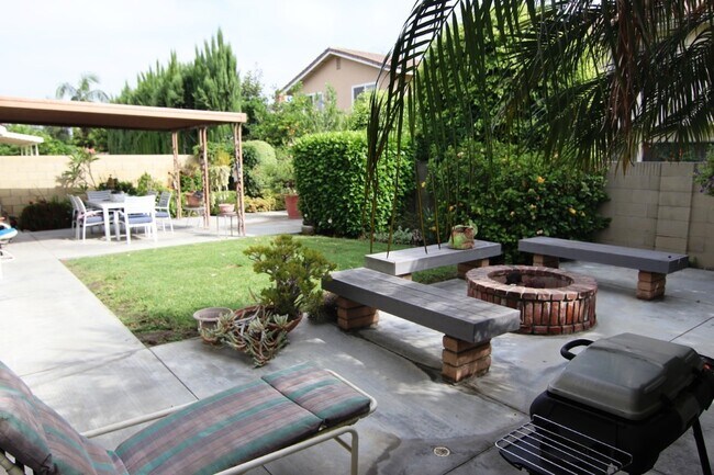 Building Photo - COMING SOON!!!  4BR/2.5BA HOME IN HIGHLY S...