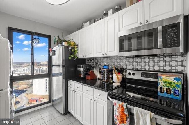 Building Photo - 250 S Reynolds St