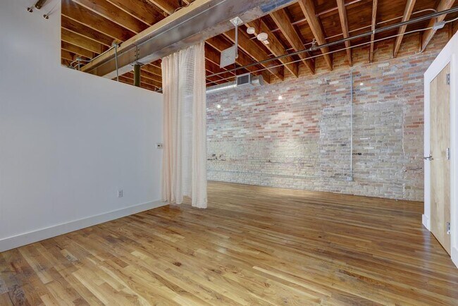 Building Photo - 411 Brazos St