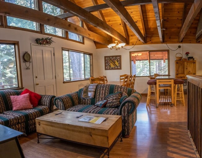 Building Photo - Lovely, quiet neighborhood off North Upper Truckee in S. Lake Tahoe