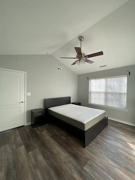 Building Photo - 2133 Welsh Dr