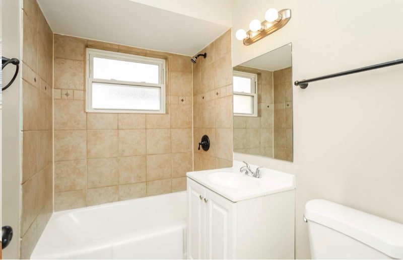 Building Photo - 10114 S California Ave