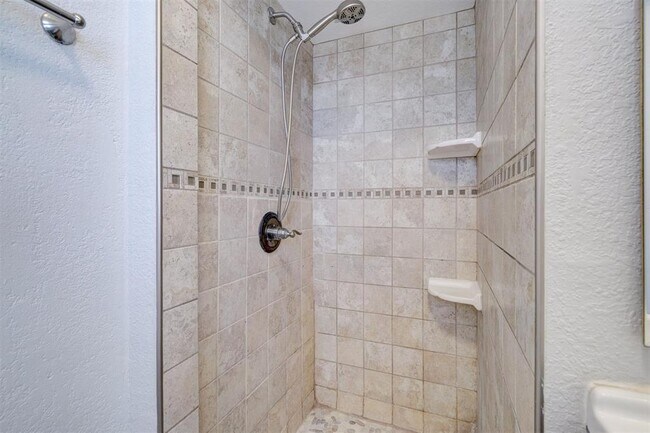 Building Photo - 629 Parkhurst Terrace