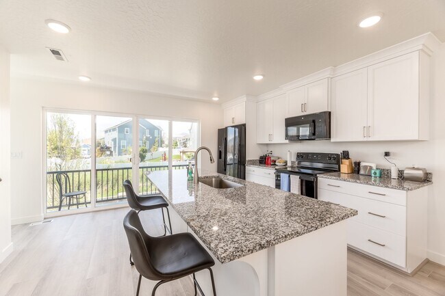 Building Photo - 12996 S Spook Gulch Ct