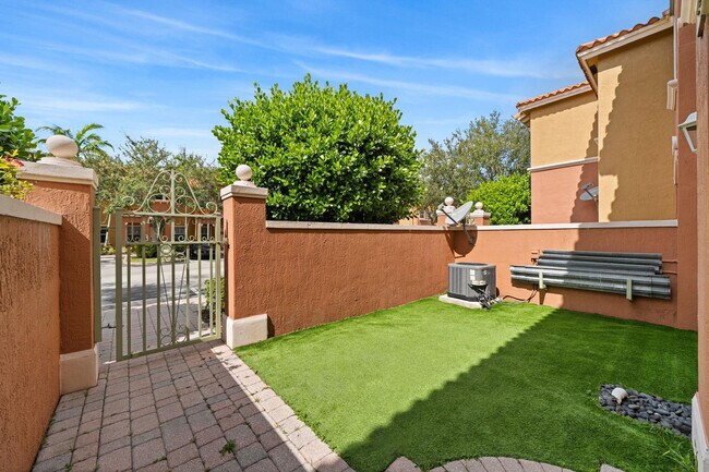 Building Photo - 717 SW 107th Ave