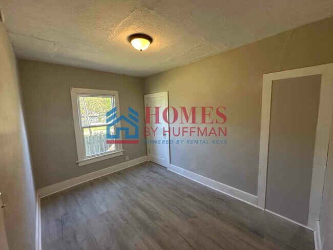 Building Photo - Two Bedroom House | Move in Ready | Deposi...