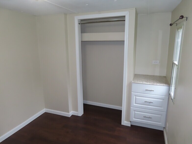 Building Photo - 8911 Pembroke Oak Grove Rd