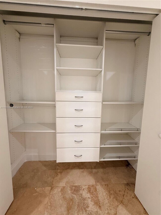 Building Photo - 15315 Loch Isle Dr W