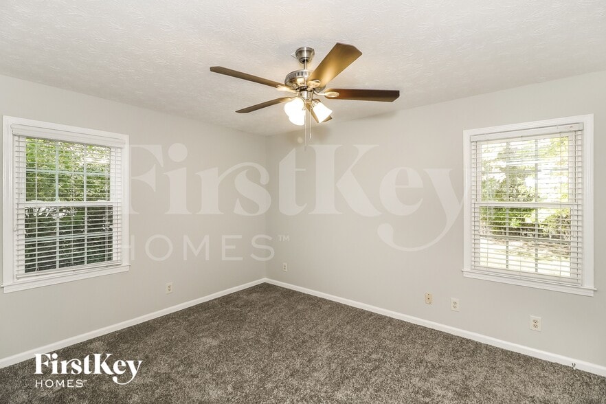 Building Photo - 1285 Gatewood Dr