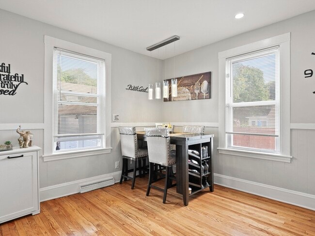 Building Photo - 8 Edgemere Rd