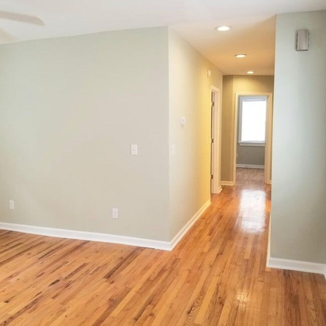 Building Photo - Available 8/1. Beautiful 3 BR/2 BA Home in the Heart of Downtown Charleston!