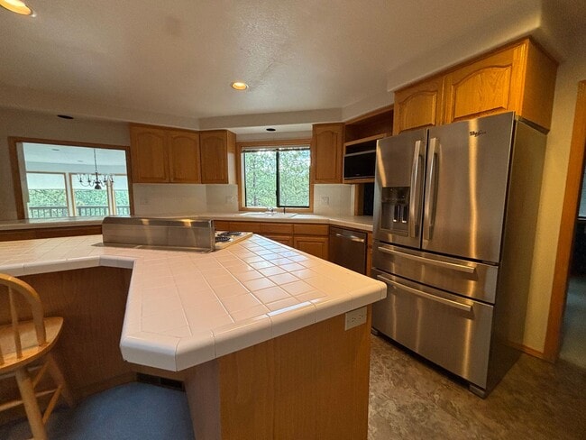 Building Photo - Stunning 3 Bed/ 2.5-Bath Home on the River...