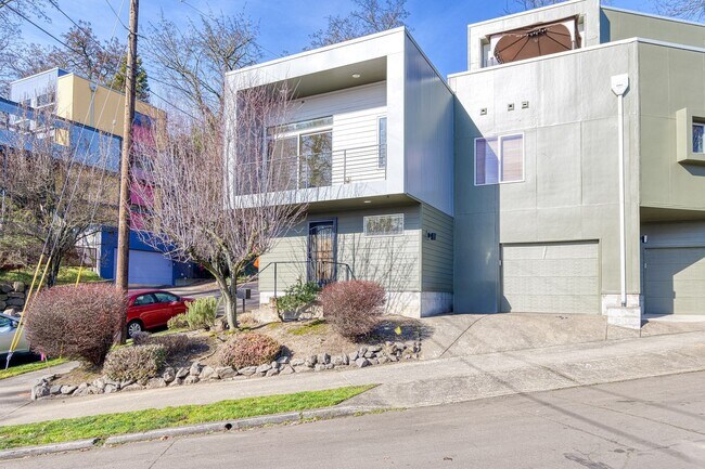 Building Photo - North Portland Recently Renovated Condo