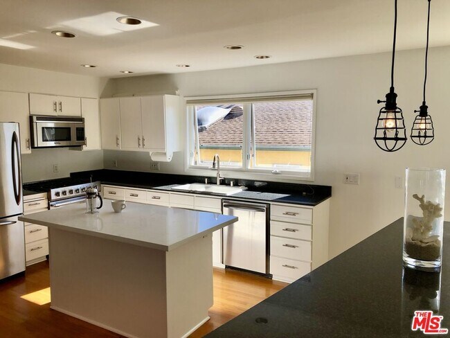 Building Photo - 311 Hill St