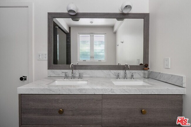 Building Photo - 7819 Torreyson Dr