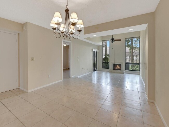 Building Photo - 6732 Canary Palm Cir
