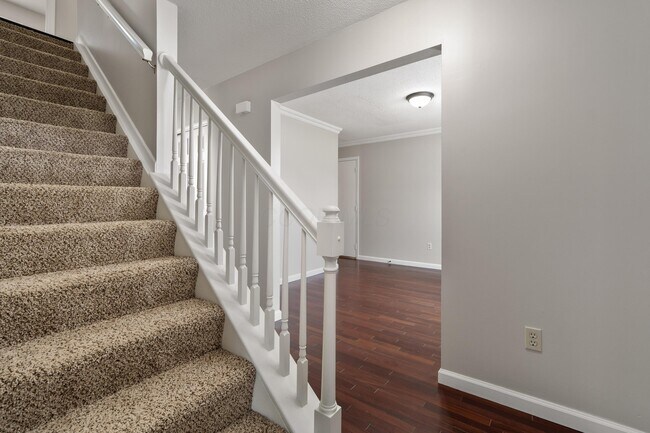 Building Photo - 2236 Sunleaf Ct