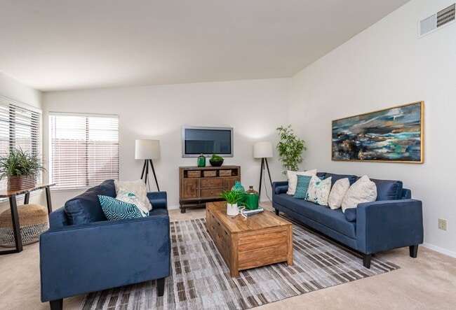 Building Photo - Pocket 3 Bedroom plus Den 2 Bath Home