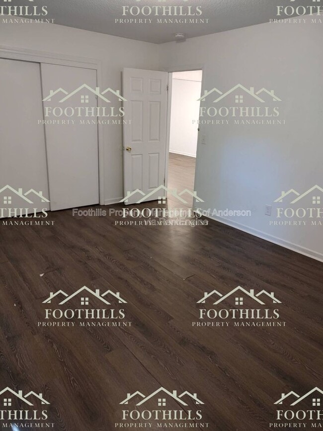 Building Photo - 130 Tanglewood Dr