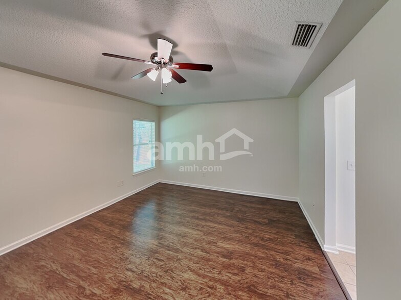 Building Photo - 11670 Deep Springs Dr N
