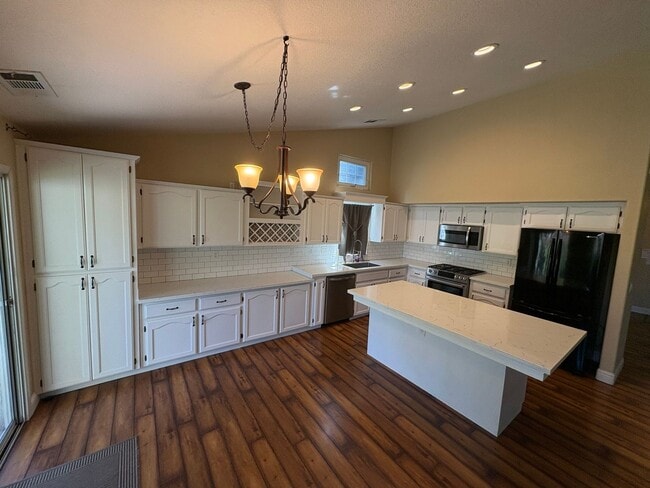 Building Photo - 3524 S Lincoln Ct