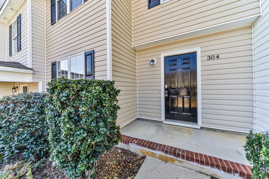 Building Photo - 304 Whitehall Ct