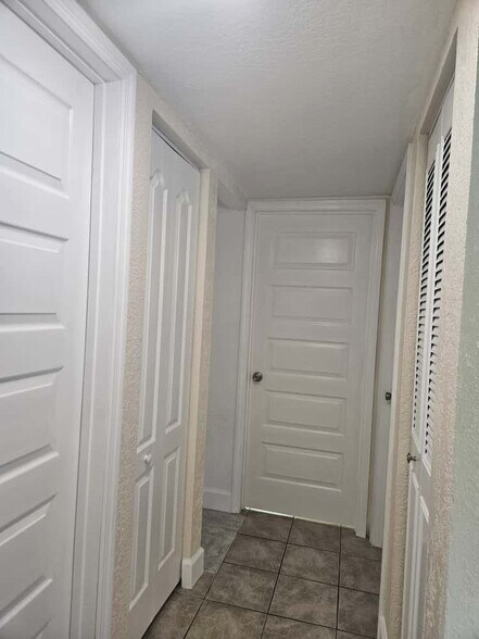 Building Photo - 4414 N Clark Ave