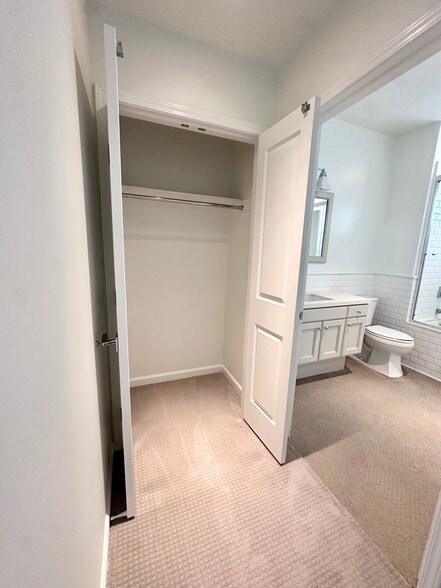 Building Photo - 1625 Granville Ave