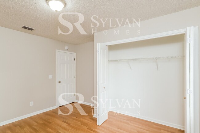 Building Photo - 2779 Rochford Ln E