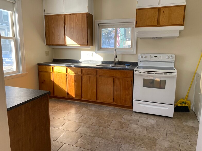 Building Photo - 15 Weston St